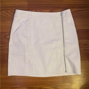 EXPRESS - White Faux Leather Skirt🖤